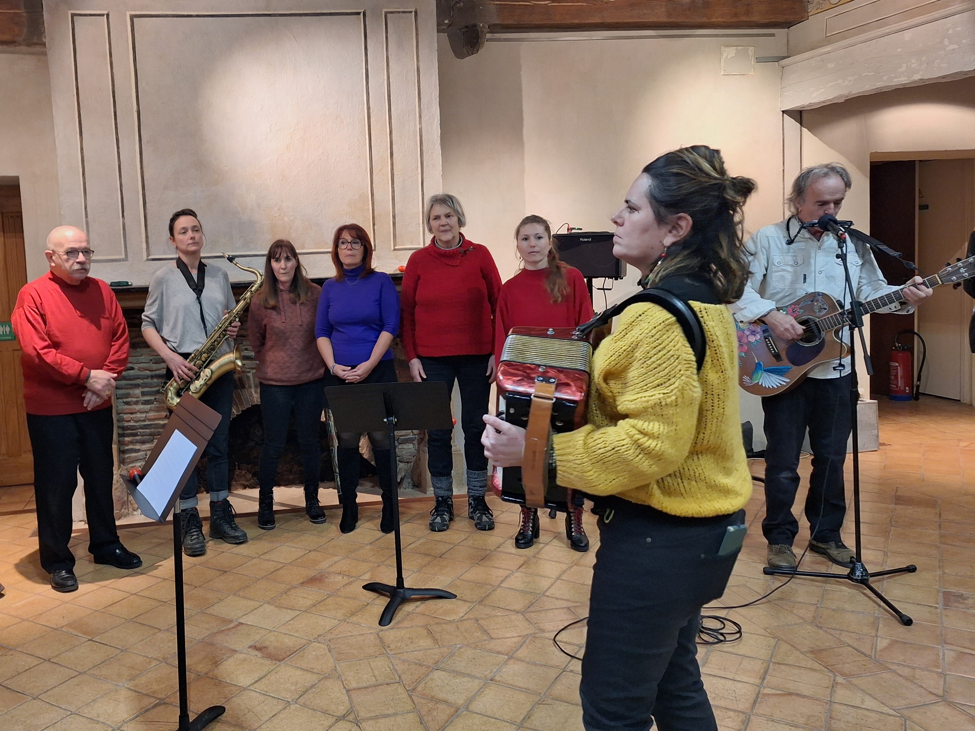 Un petit concert était proposé avant le début de la visite de la Maison Bécaud.