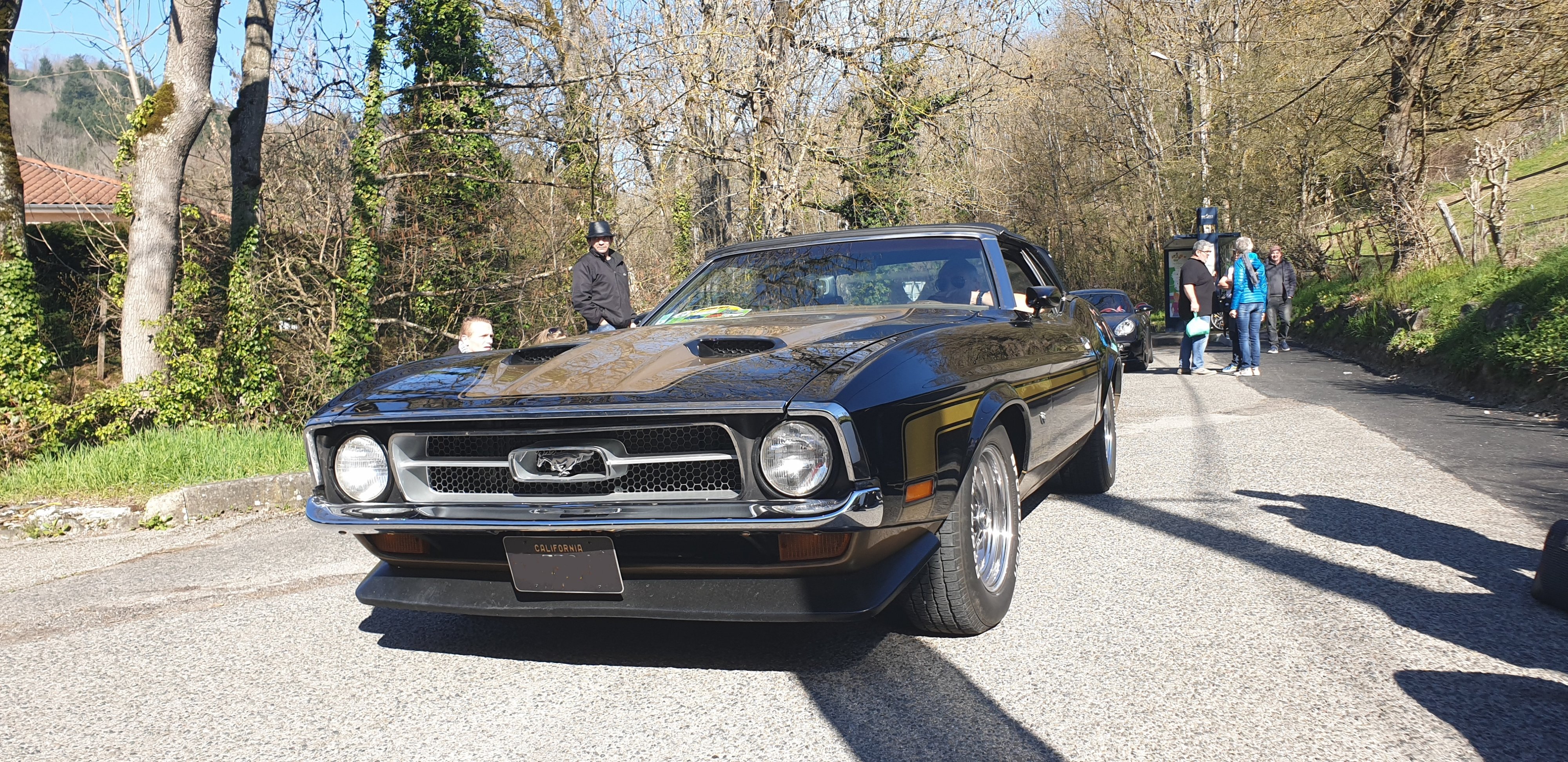 Jean-Yves et Brigitte Ford Mustang Cabriolet 1972 Jean-Yves et Brigitte Ford Mustang Cabriolet 1972