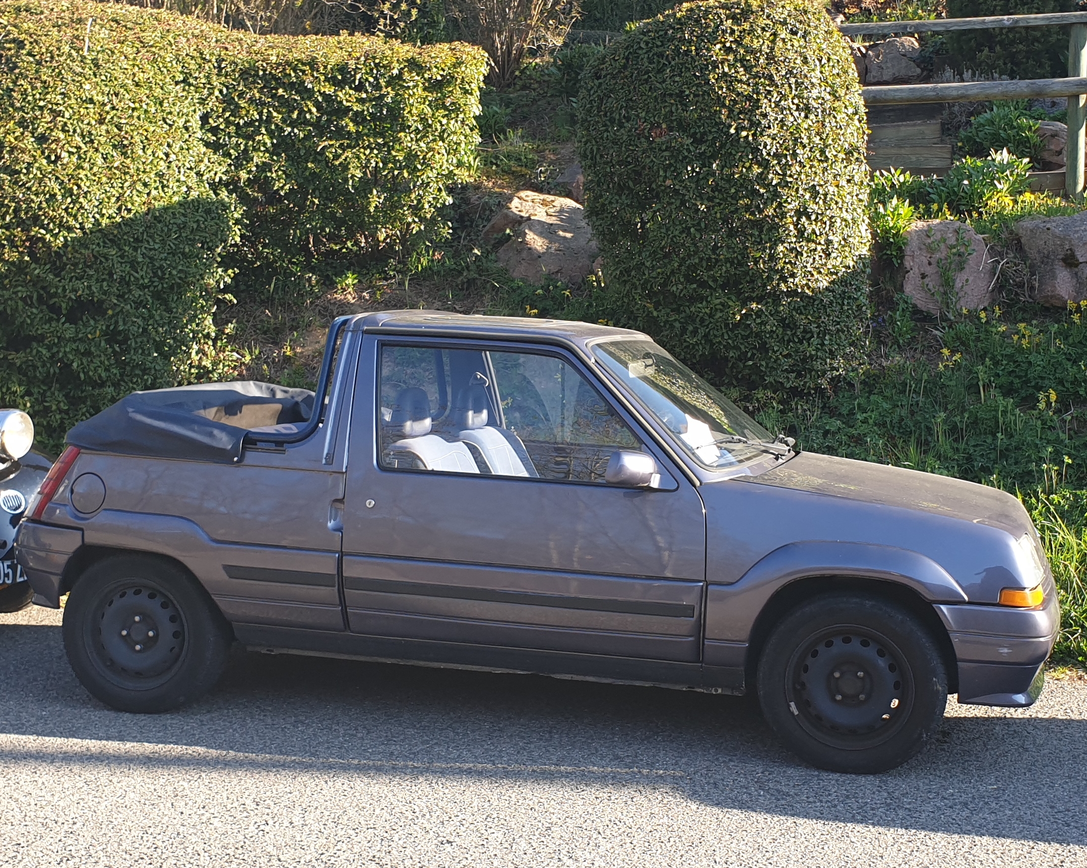 Renault Supercinq Belle-Île 1991 de Baptiste et Maximilien Renault Supercinq Belle-Île 1991 de Baptiste et Maximilien